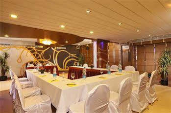 The Nines Business Hotel Bangalore Exterior foto